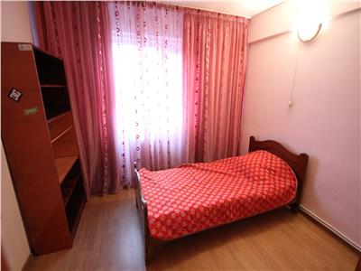 Inchiriere apartament 3 camere ultracentral. Etaj 3. Mobilat