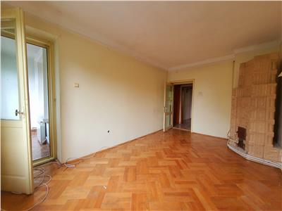 Ultracentral apartament 3 camere decomandate. Garaj. Boxa