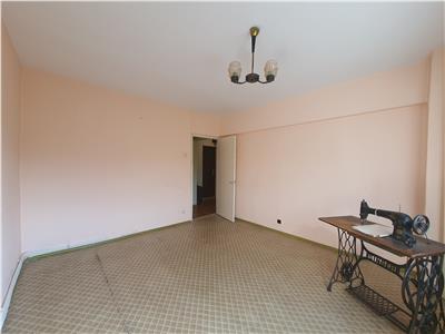 Apartament 2 camere decomandate. str Decebal.