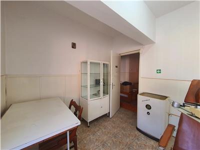 Spatiu comercial 53 mp utili cu teren in proprietate. str. Alecu Russo