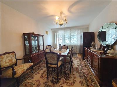 Apartament 3 decomandate str.Soimului. Parter inalt. Liber