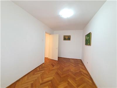De vanzare apartament 2 camere decomandate. Zona Bazin Inot