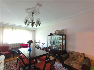 Vanzare apartament 3 decomandate str.Soimului. Parter